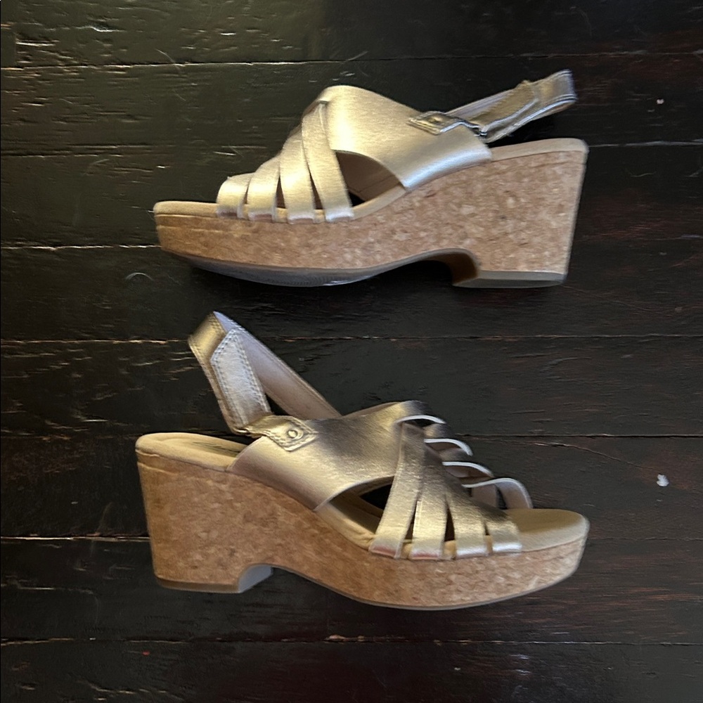 Clarks Metallic Rose Gold Wedge Sandals - Picture 4 of 9
